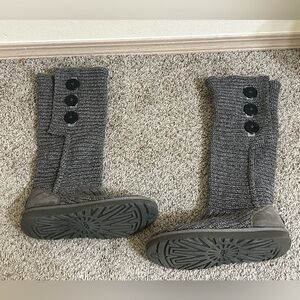 UGG Australia Classic Cardy Knit Sweater Gray Woven Button Boots Size 7 Women’s